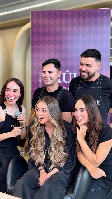 Ivan con su equipo en una capacitación de color
